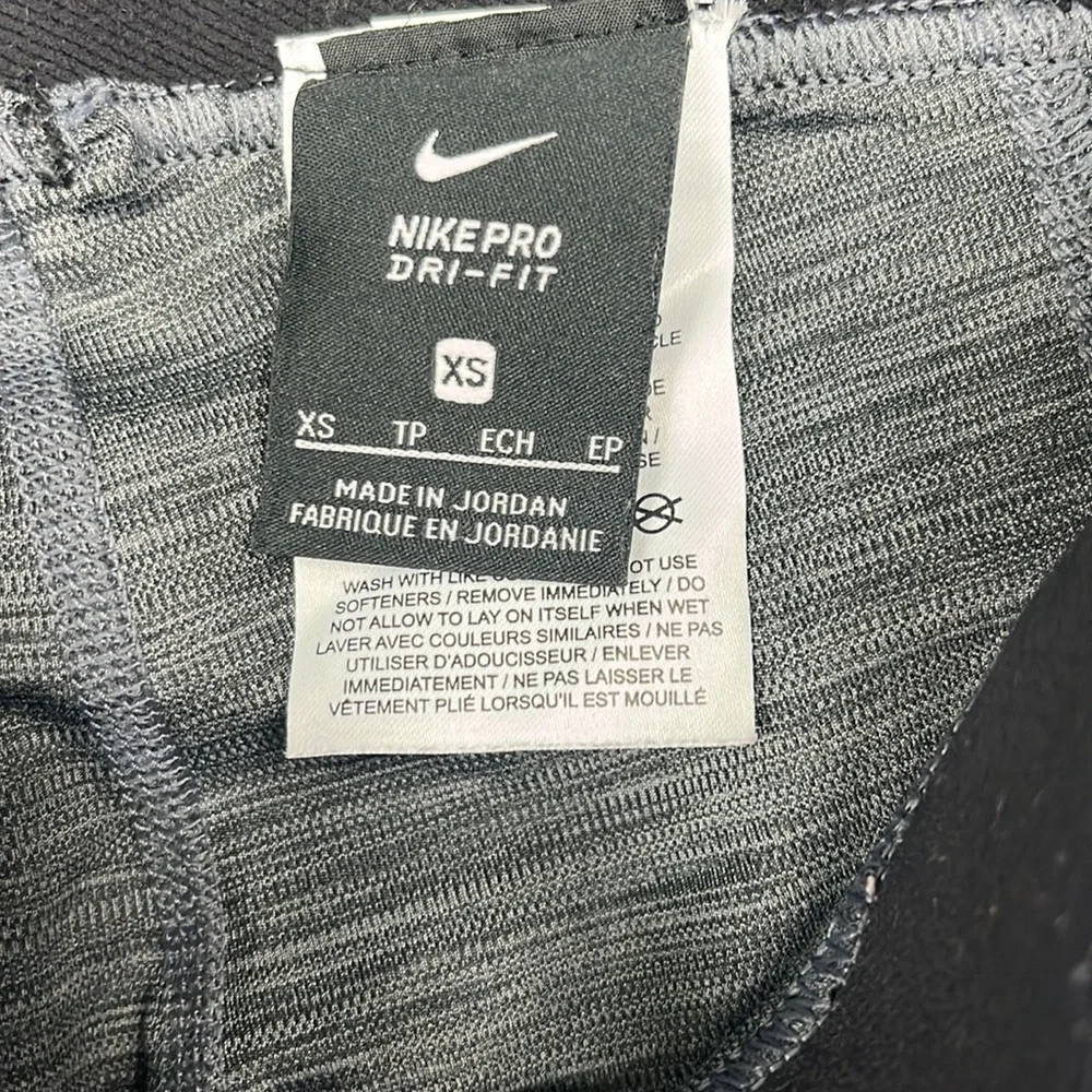 3 pair of Nike full length leggings. Like new! 2 sz xs and black sz small. - Picture 5 of 9